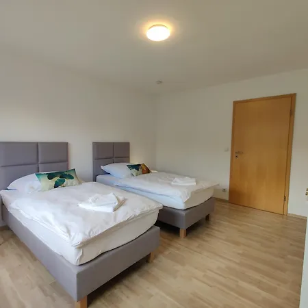 81qm, 3 Bedroom, King-bed, Parking, Fast Wifi, Netflix