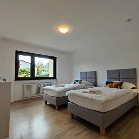 81qm, 3 Bedroom, King-bed, Parking, Fast Wifi, Netflix Apartment