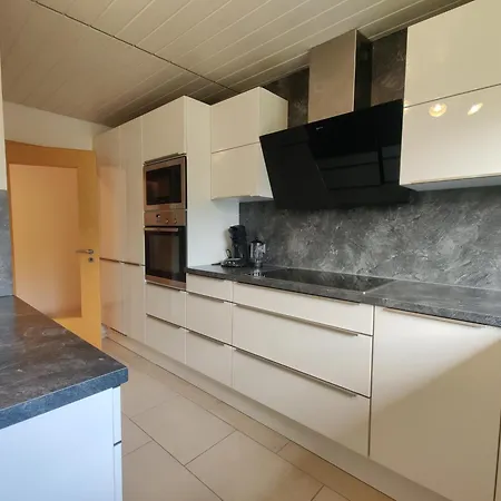 Apartment 81qm, 3 Bedroom, King-bed, Parking, Fast Wifi, Netflix