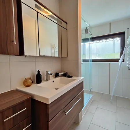 Apartment 81qm, 3 Bedroom, King-bed, Parking, Fast Wifi, Netflix *