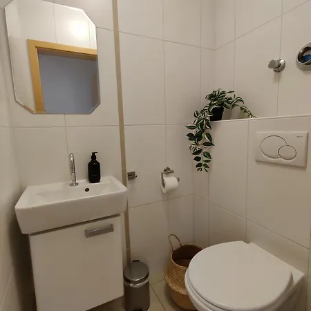 81qm, 3 Bedroom, King-bed, Parking, Fast Wifi, Netflix Apartment