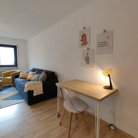 81qm, 3 Bedroom, King-bed, Parking, Fast Wifi, Netflix * Waiblingen (Stuttgart)