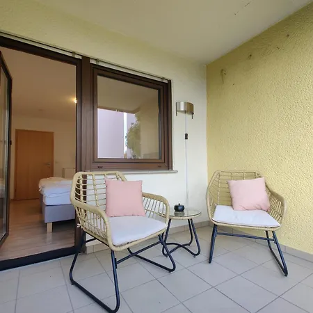 81qm, 3 Bedroom, King-bed, Parking, Fast Wifi, Netflix Apartment *