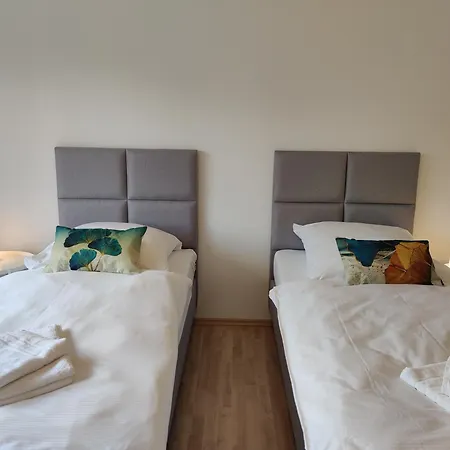 81qm, 3 Bedroom, King-bed, Parking, Fast Wifi, Netflix *