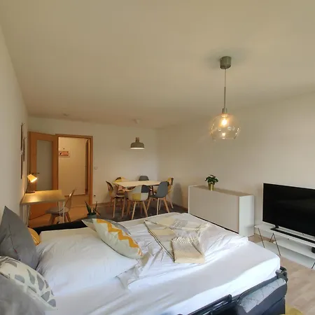 Apartment 81qm, 3 Bedroom, King-bed, Parking, Fast Wifi, Netflix